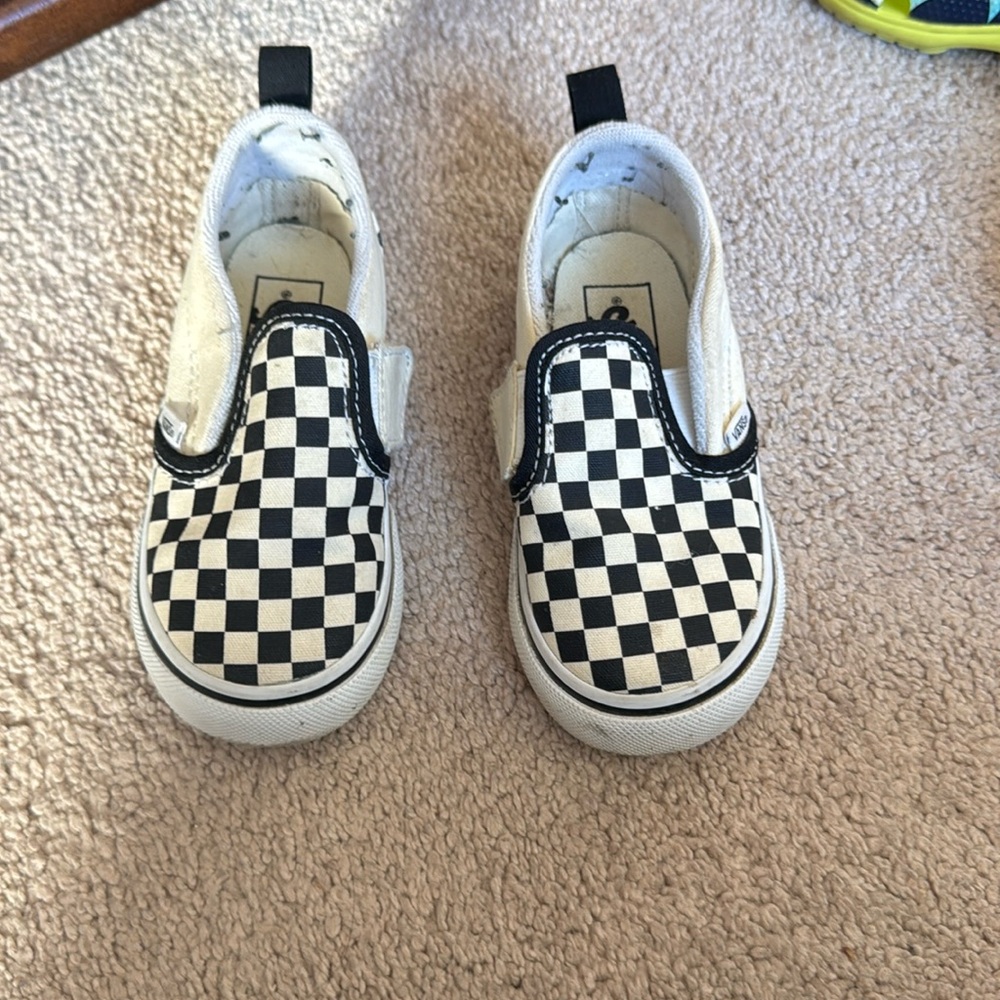 Kids vans like new 8c